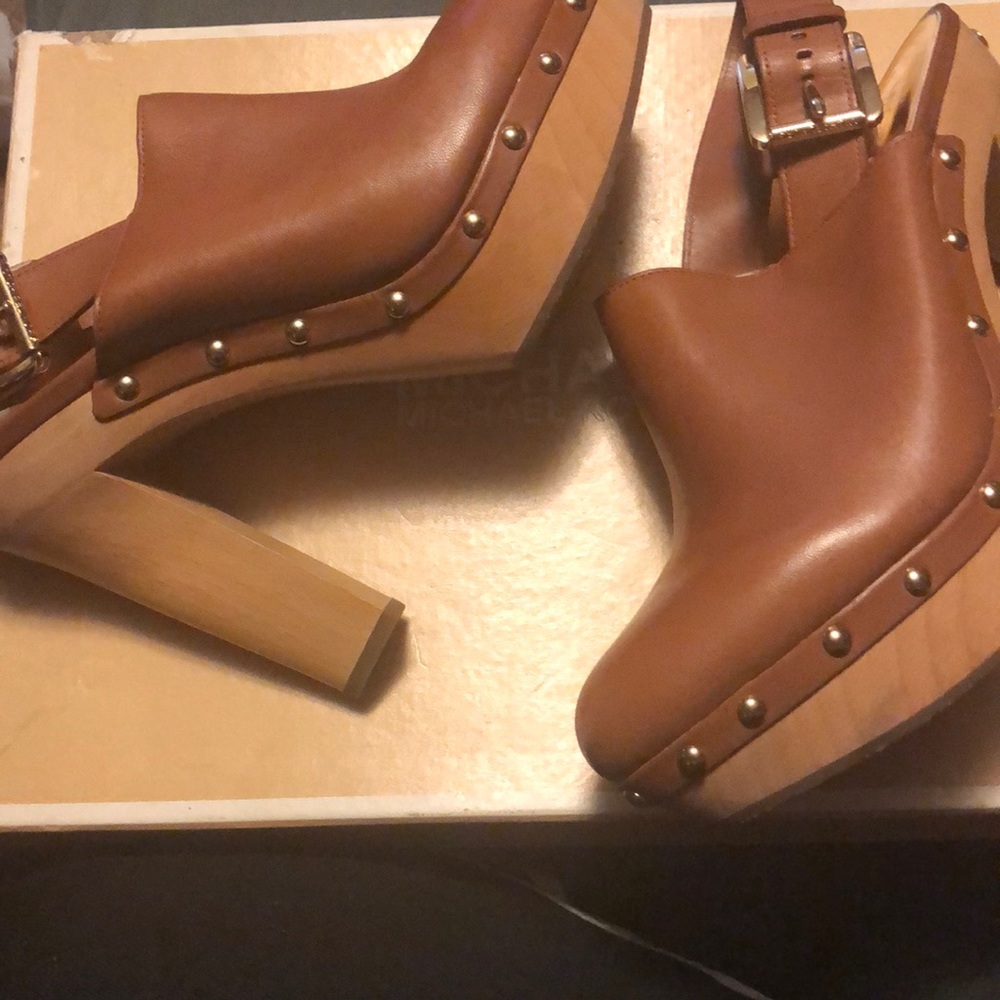 Shoes - Picture 4 of 4